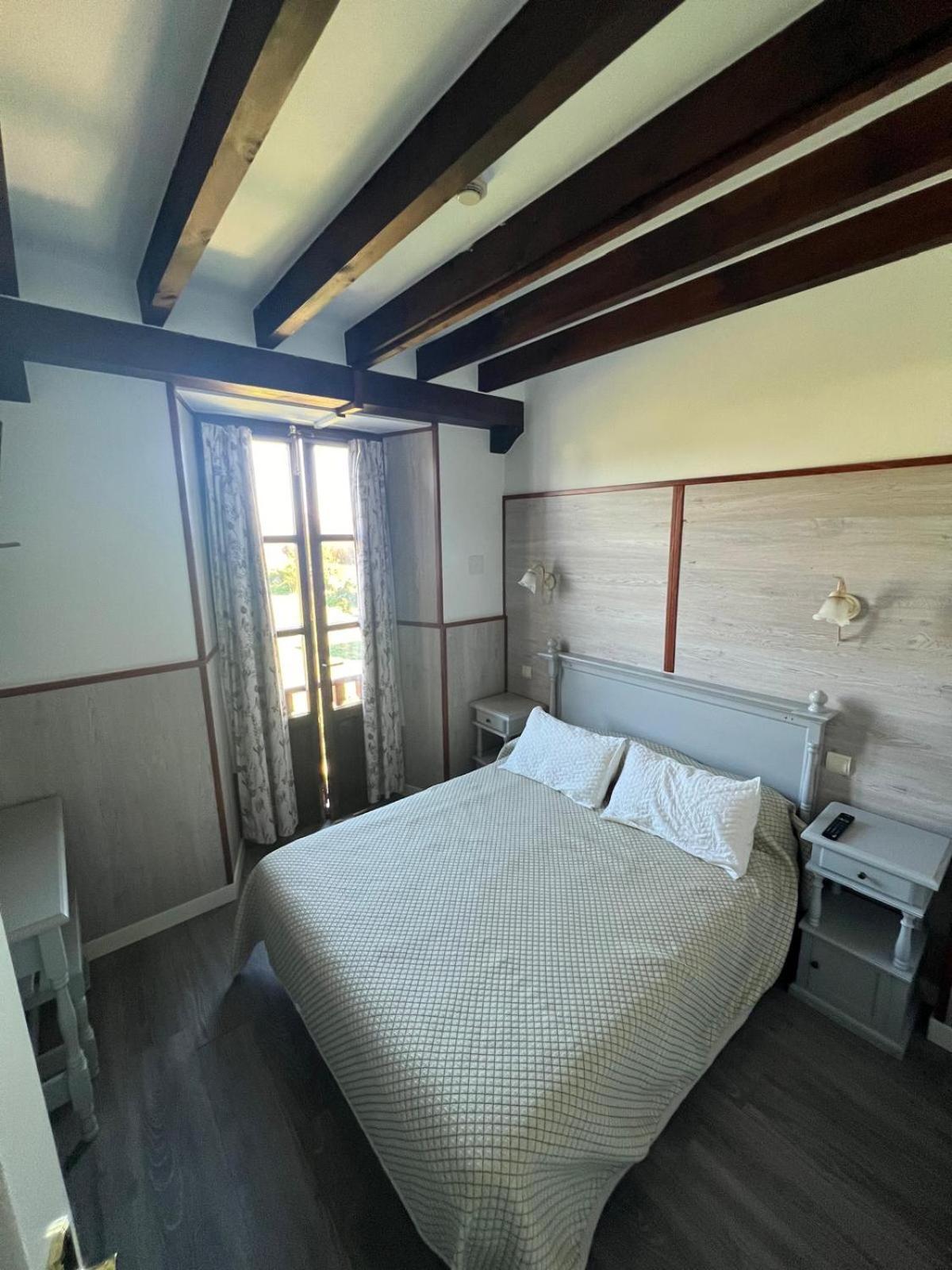 Hotel Villa Maria Revilla De Camargo Екстер'єр фото