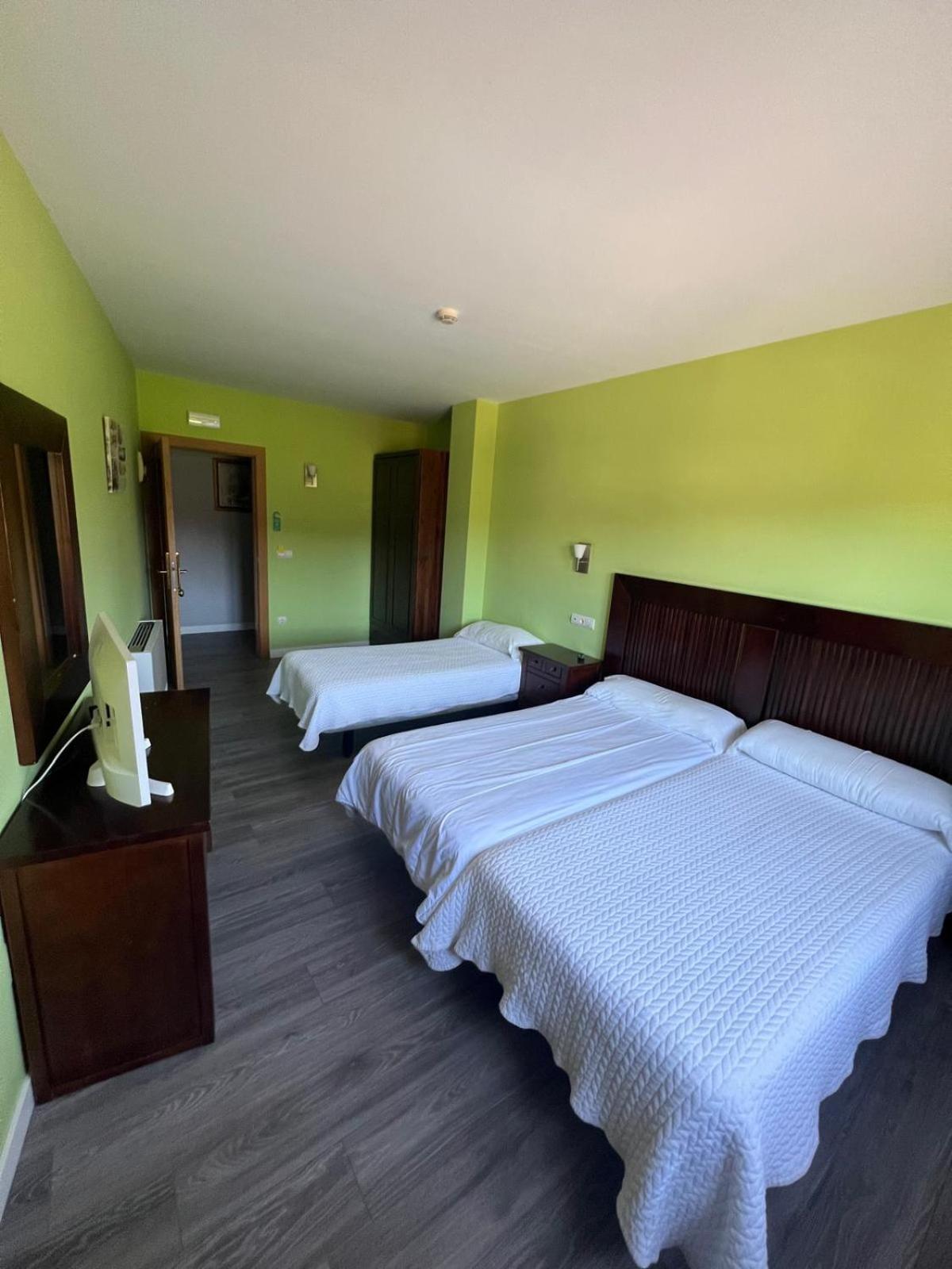 Hotel Villa Maria Revilla De Camargo Екстер'єр фото